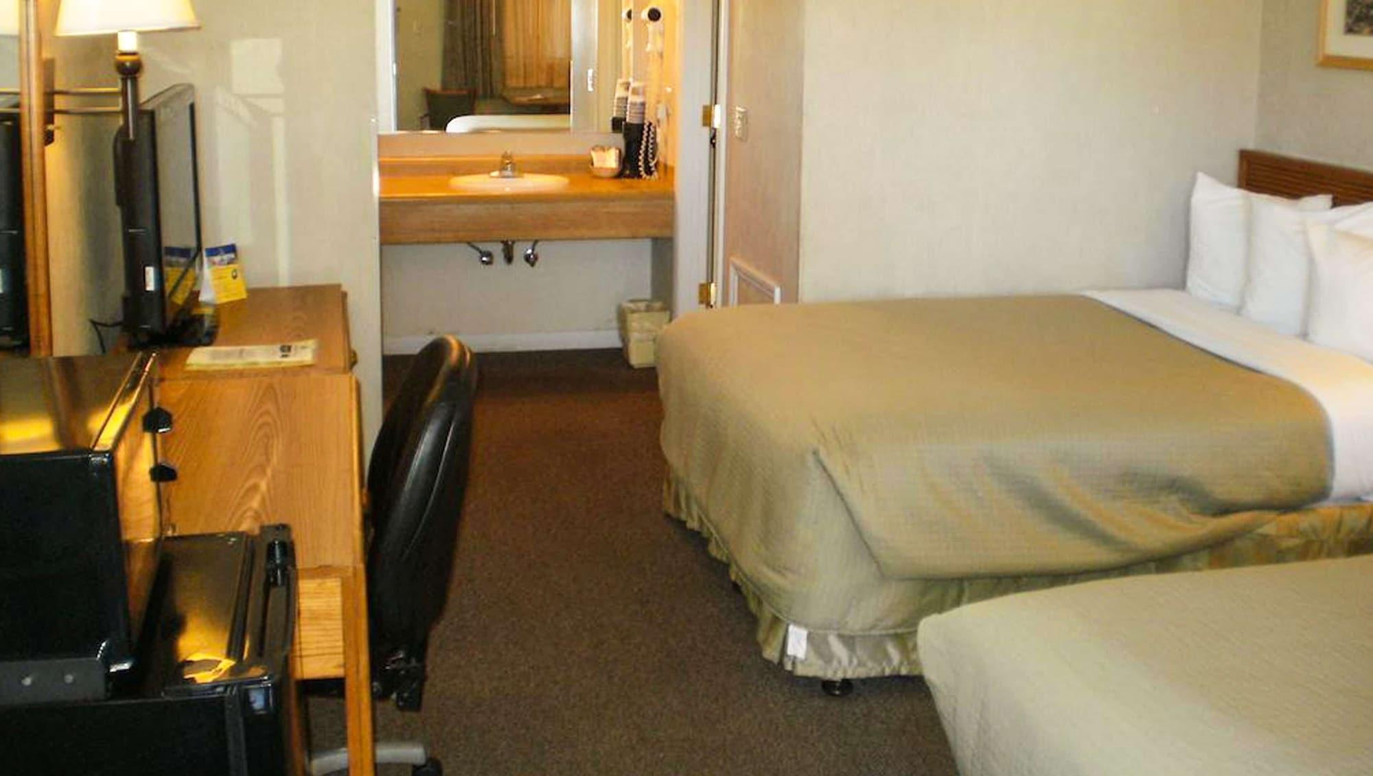 Magnuson Hotel Park Vue 伊利 外观 照片