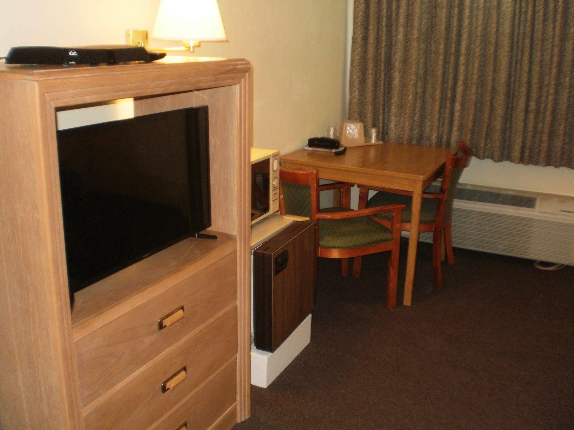 Magnuson Hotel Park Vue 伊利 外观 照片