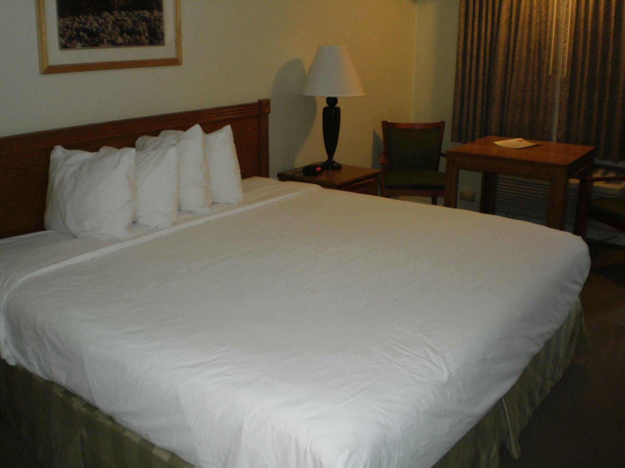 Magnuson Hotel Park Vue 伊利 外观 照片