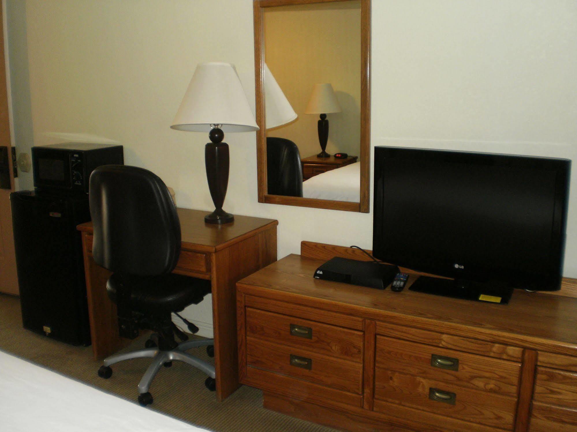 Magnuson Hotel Park Vue 伊利 外观 照片