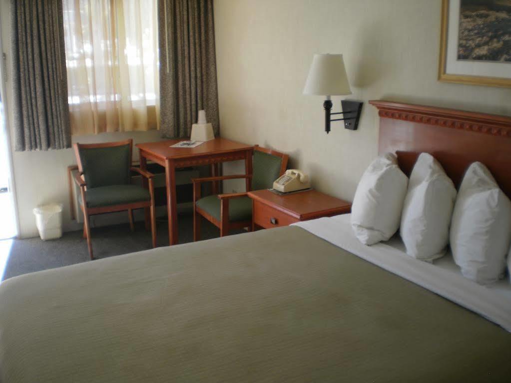 Magnuson Hotel Park Vue 伊利 外观 照片