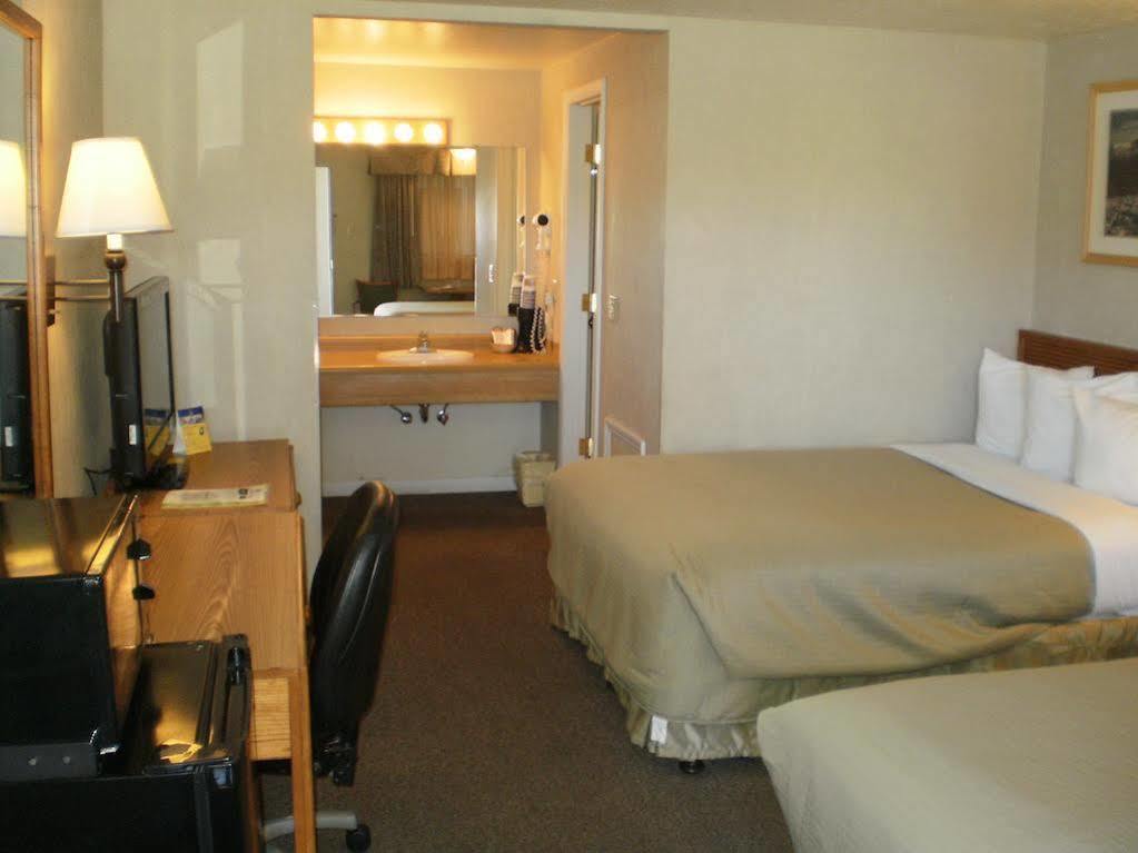 Magnuson Hotel Park Vue 伊利 外观 照片