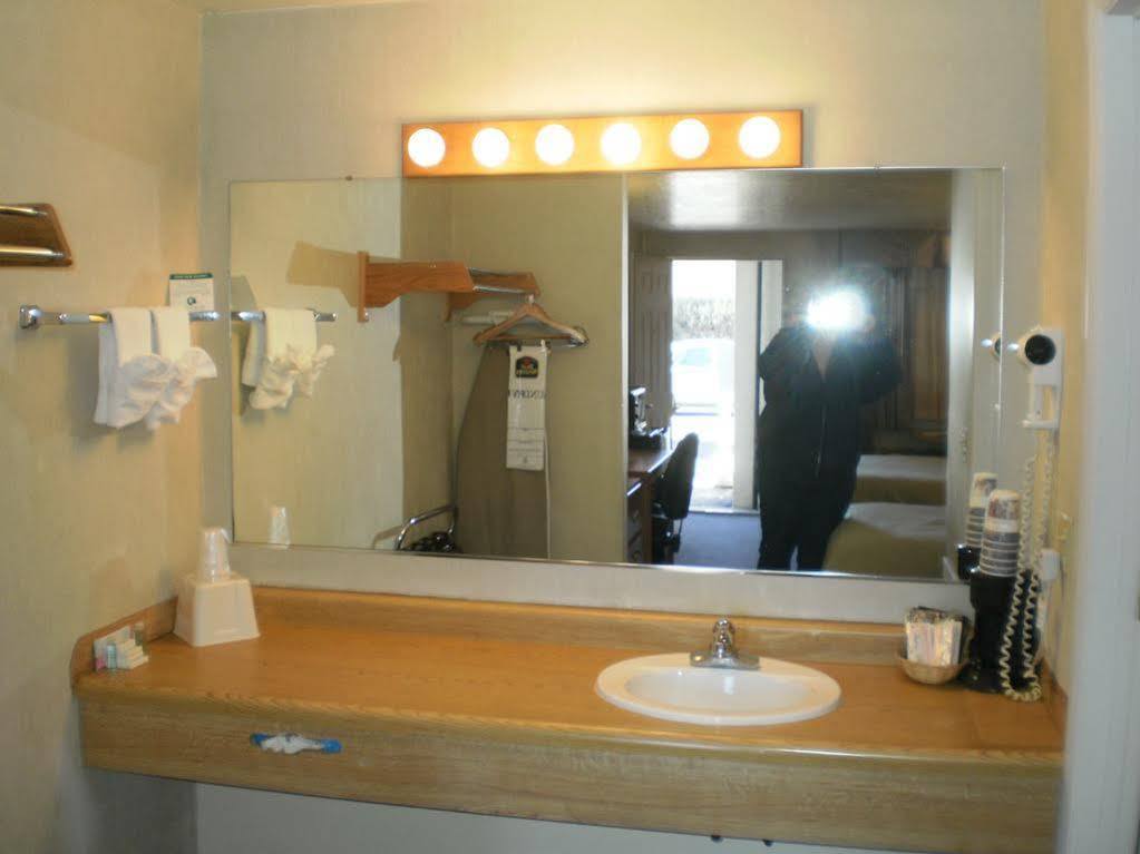 Magnuson Hotel Park Vue 伊利 外观 照片