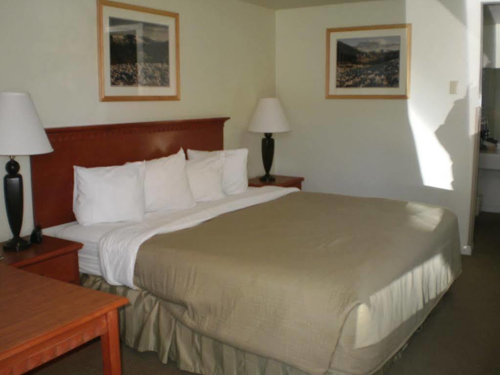 Magnuson Hotel Park Vue 伊利 外观 照片